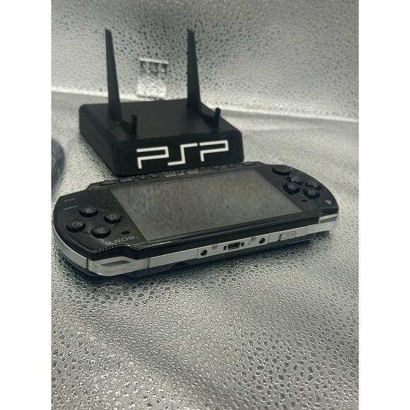 psp 3000 w/charger & new battery - Picture 7 of 9